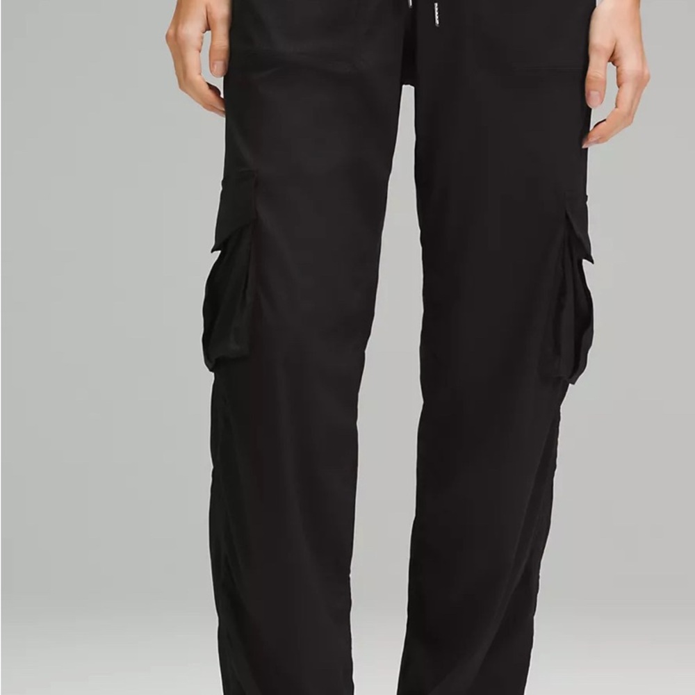 LULULEMON Dance Studio Relaxed-Fit
MR Cargo Pant ( M) black